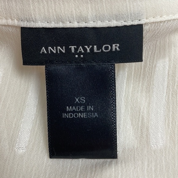 Ann Taylor Geometric Chiffon 3/4 Sleeve Split V-Neck Blouse White XS - Picture 7 of 9